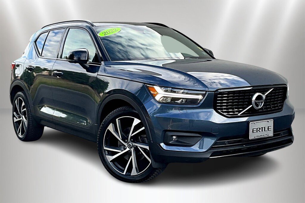 Used 2022 Volvo XC40 T5 R-Design w/ Advanced Package