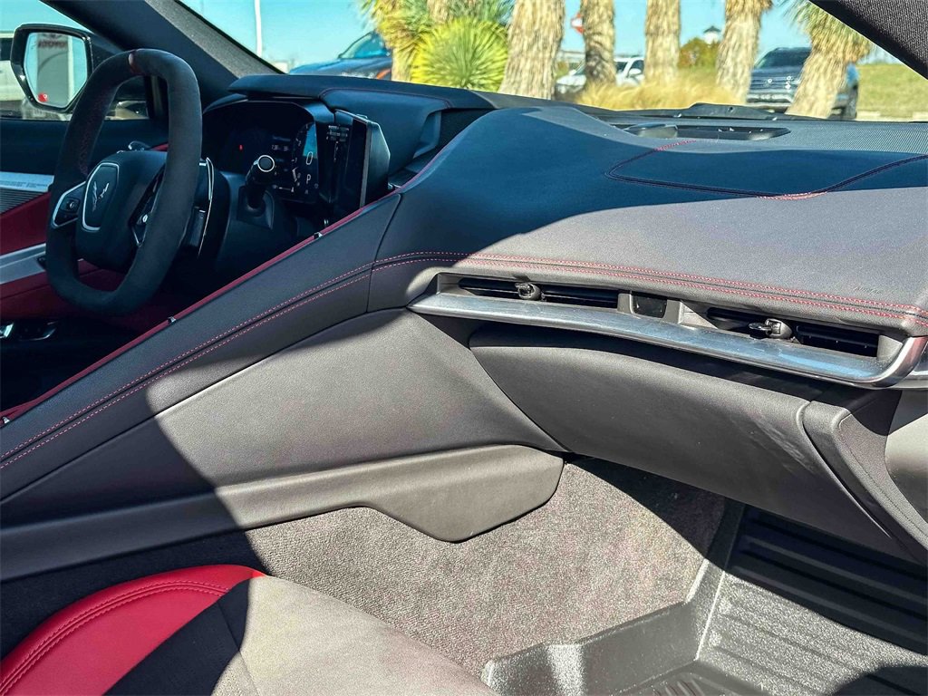 Used 2024 Chevrolet Corvette Stingray Preferred Cpe w/ Z51 Performance Package image 17