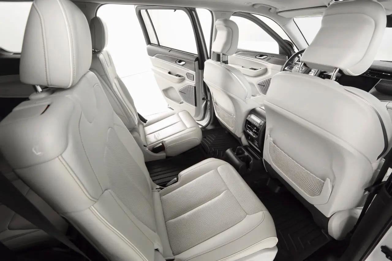 Used 2022 Jeep Grand Cherokee L Overland w/ Advanced Protech Group III image 25