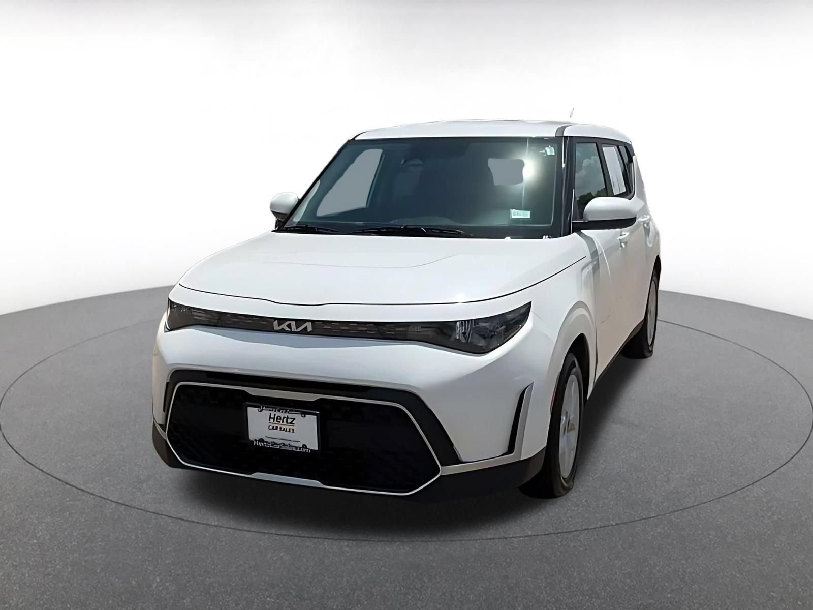 Used 2025 Kia Soul LX w/ LX Technology Package FWD image 4