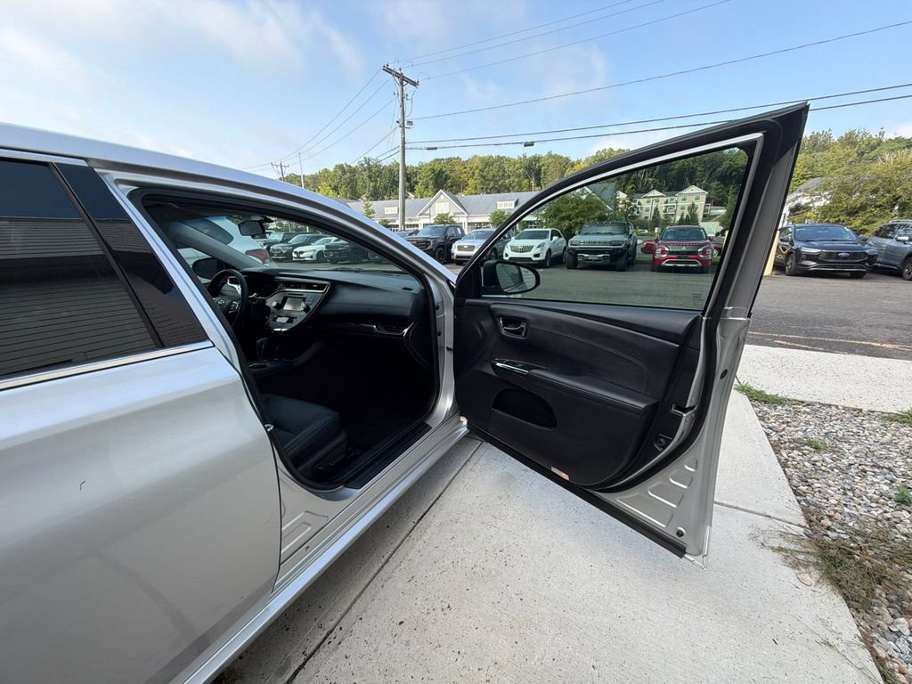 Used 2013 Toyota Avalon XLE FWD image 39