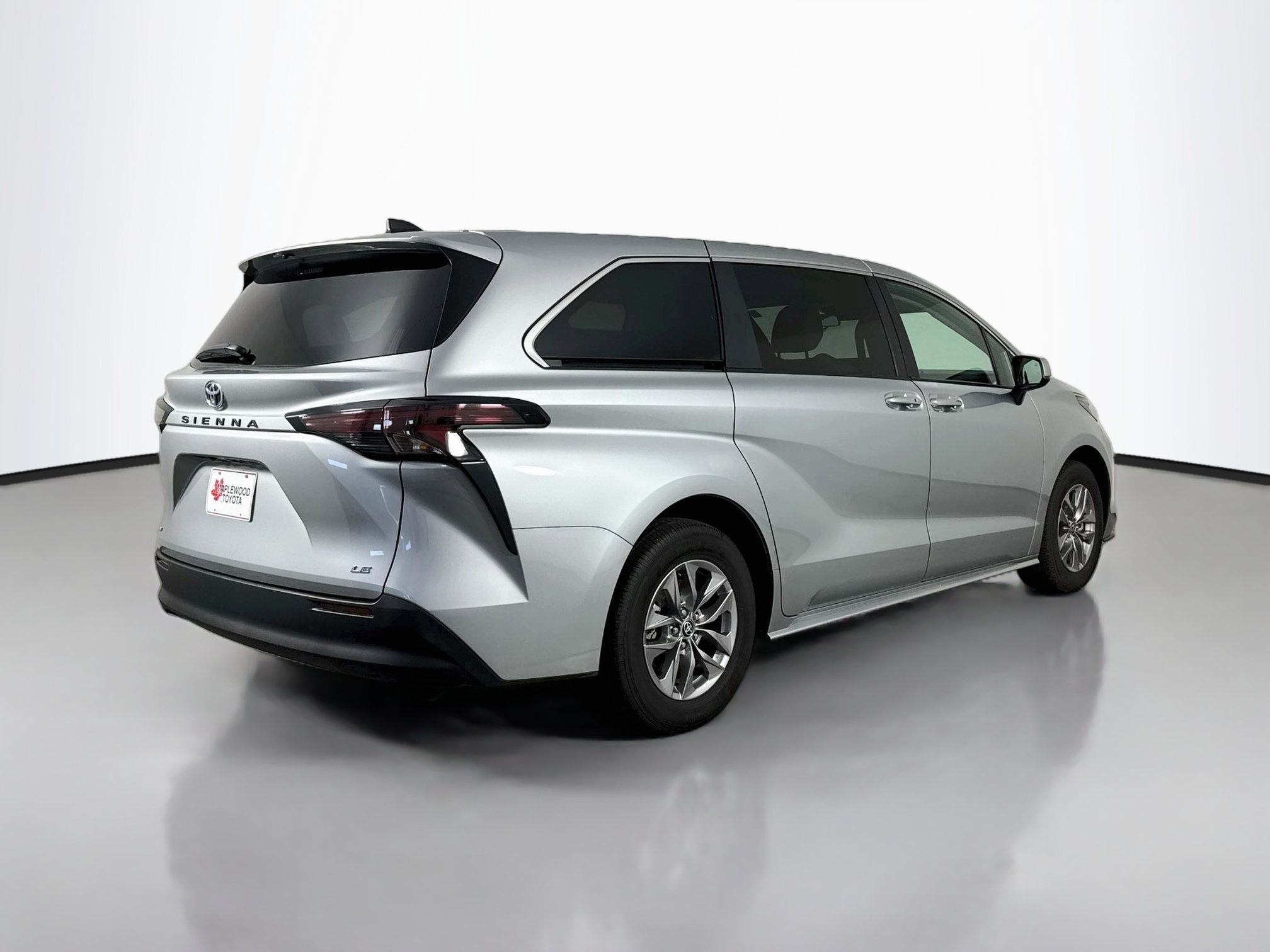 Certified 2025 Toyota Sienna LE FWD image 7