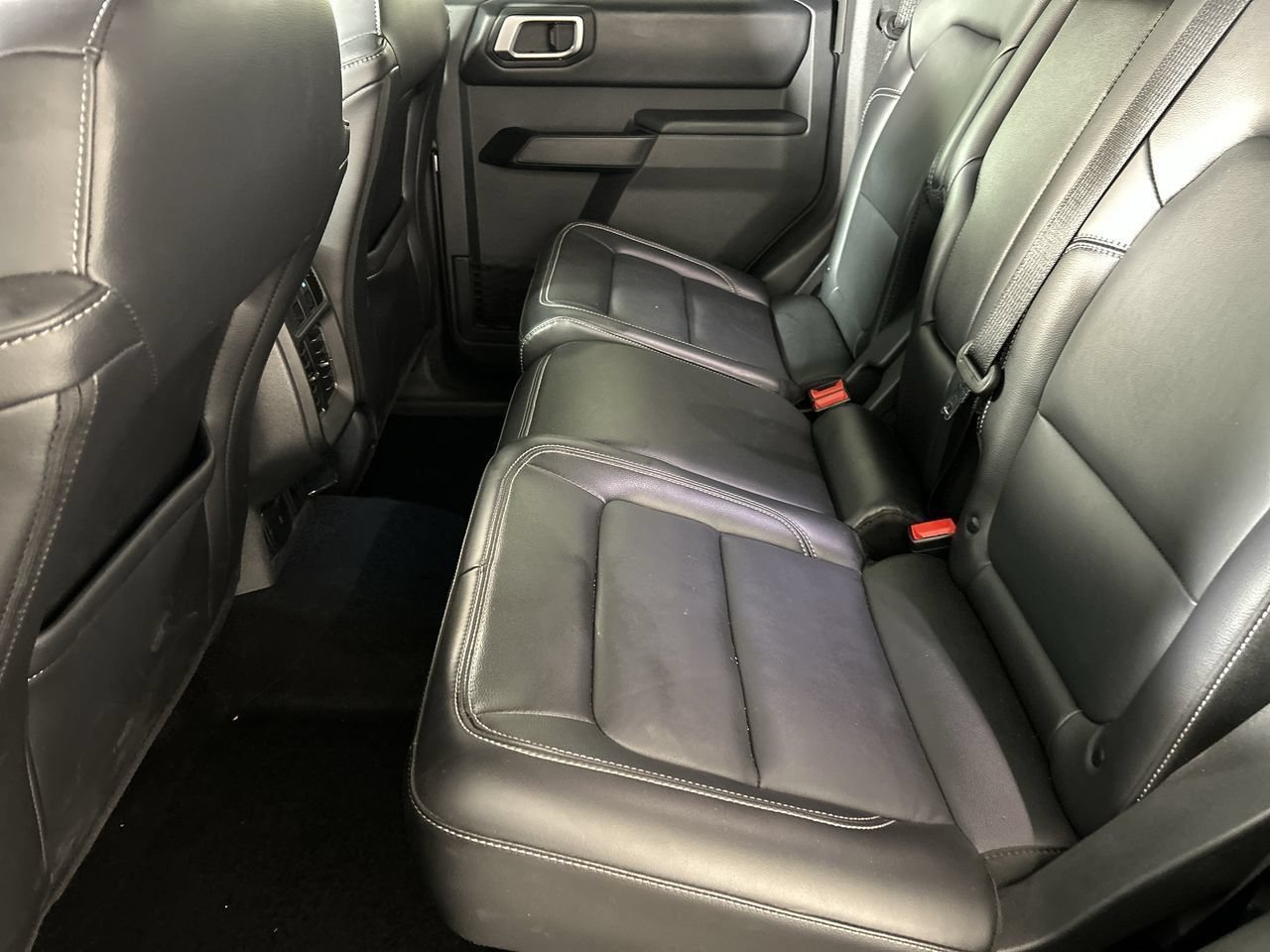 Used 2025 Ford Bronco Outer Banks w/ Sasquatch Package AWD/4WD image 24