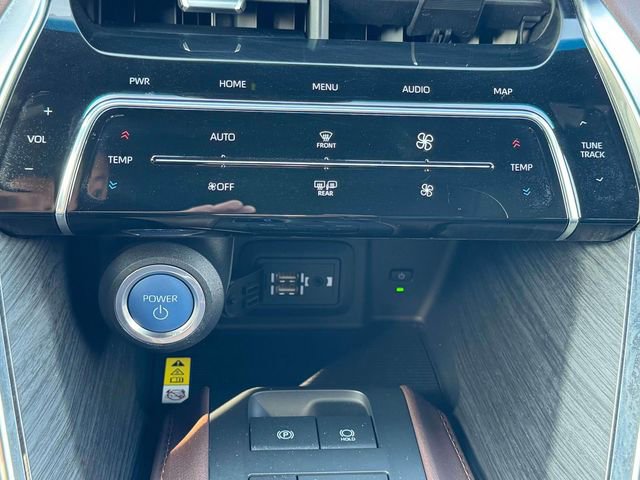 Used 2022 Toyota Venza XLE image 29