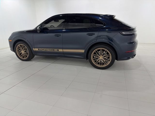 Used 2024 Porsche Cayenne Coupe AWD/4WD image 2