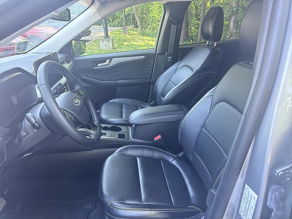 Used 2023 Ford Escape Platinum FWD image 11