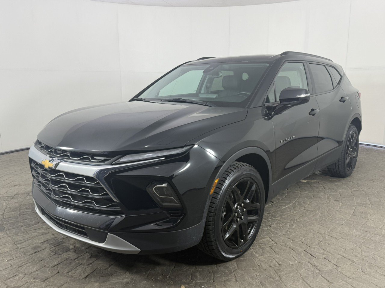 Used 2023 Chevrolet Blazer LT FWD image 3
