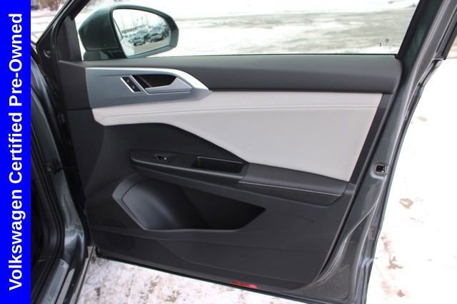 Used 2025 Volkswagen Taos SE image 18