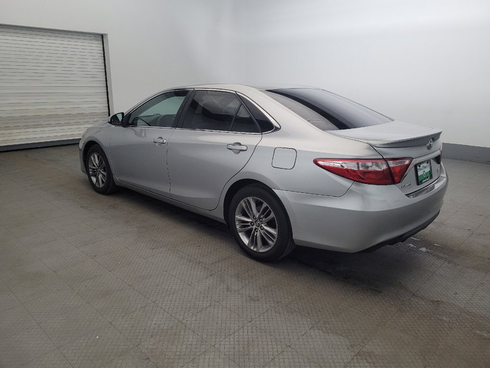 Used 2016 Toyota Camry SE image 3