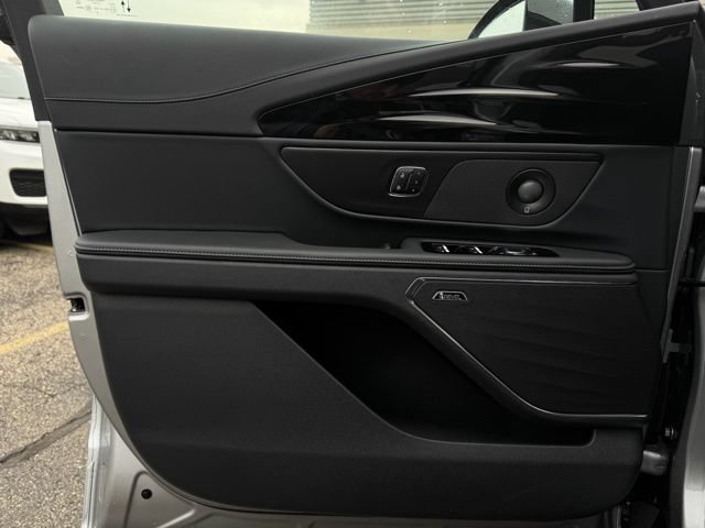 New 2026 Lincoln Nautilus Reserve w/ Jet Appearance Package AWD/4WD image 12