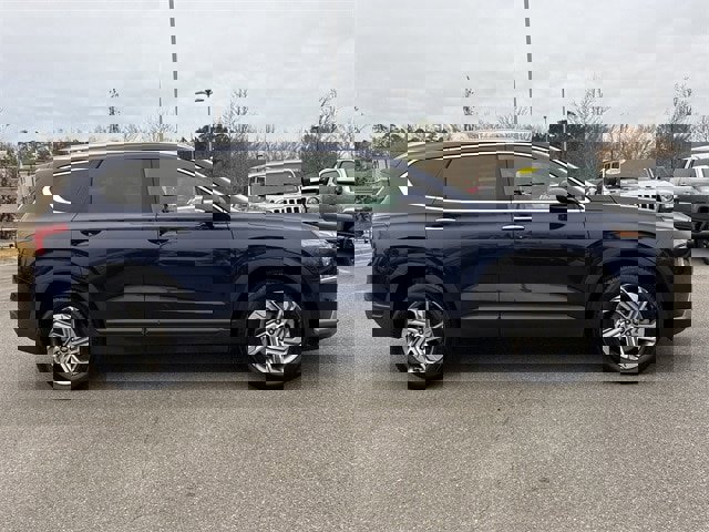 Used 2023 Hyundai Santa Fe SEL image 2