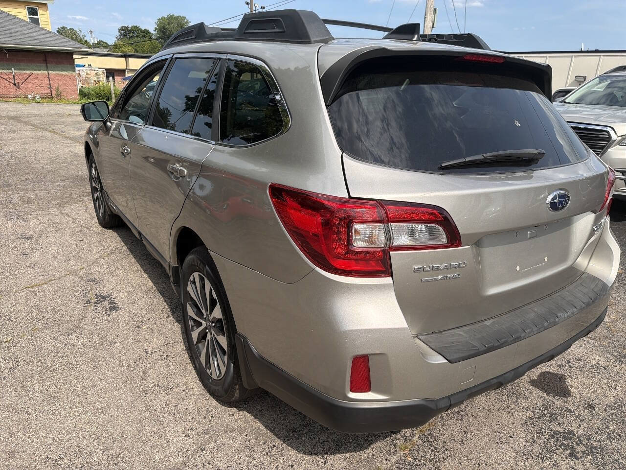 Used 2016 Subaru Outback 2.5i Limited AWD/4WD image 12