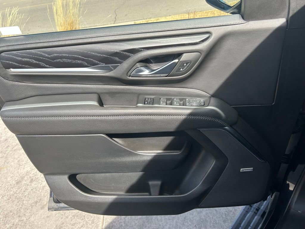 Used 2023 GMC Yukon XL Denali AWD/4WD image 11