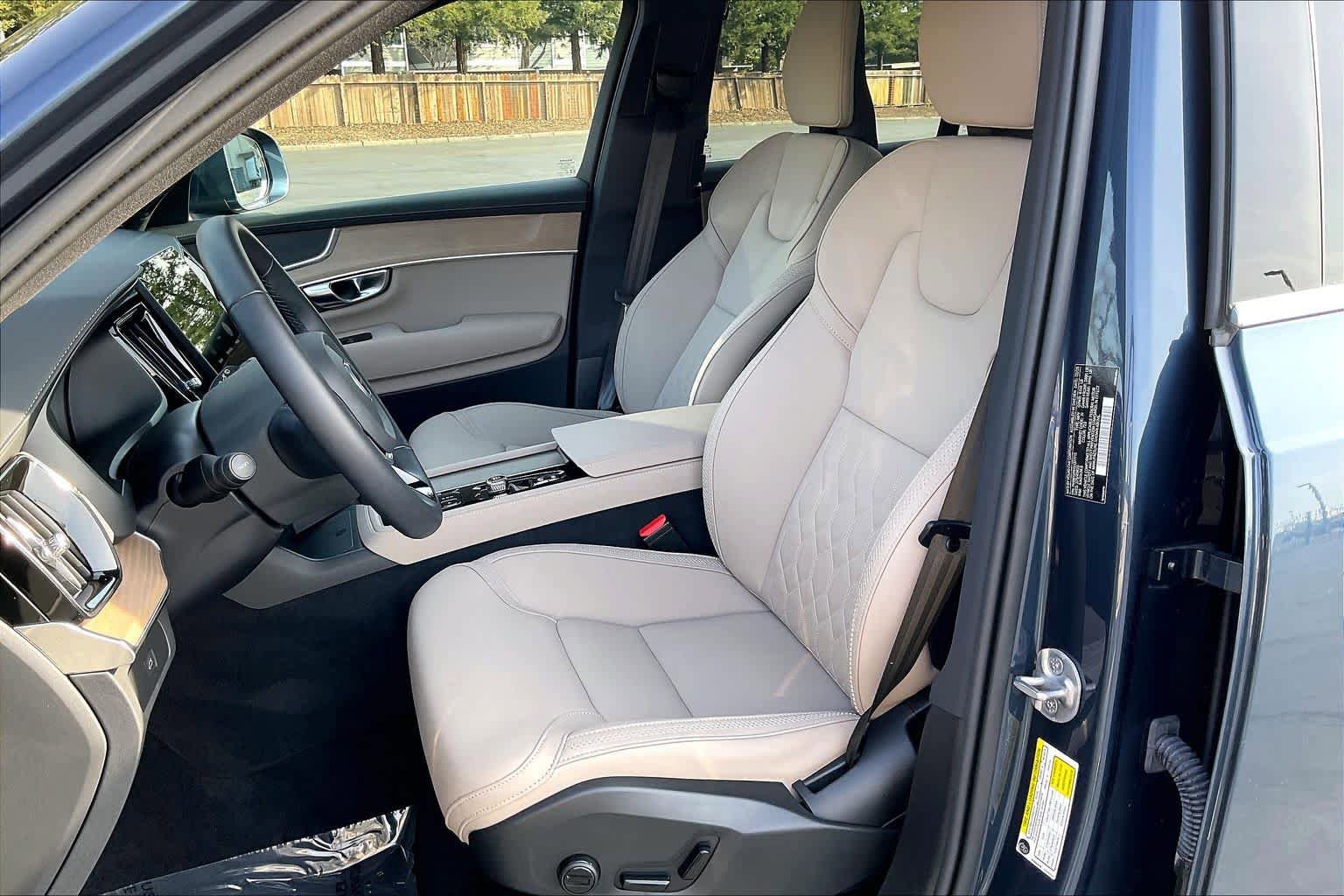 Used 2025 Volvo XC90 B5 Core w/ Protection Package Premier image 27