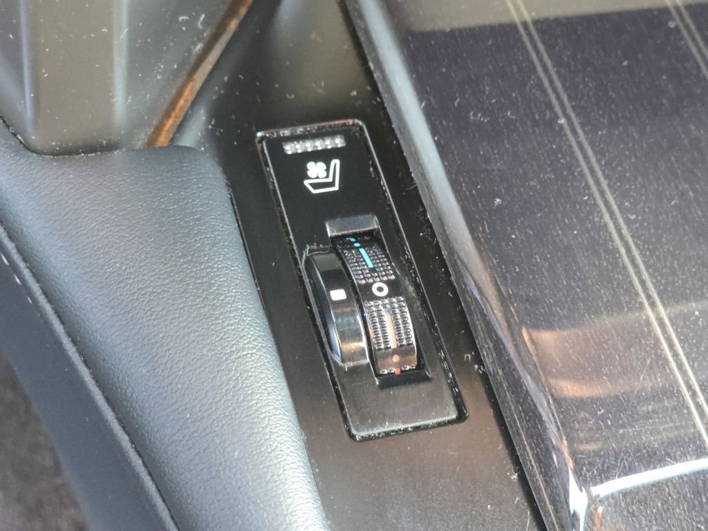 Used 2020 Lexus GX 460 Premium w/ Premium Package image 12