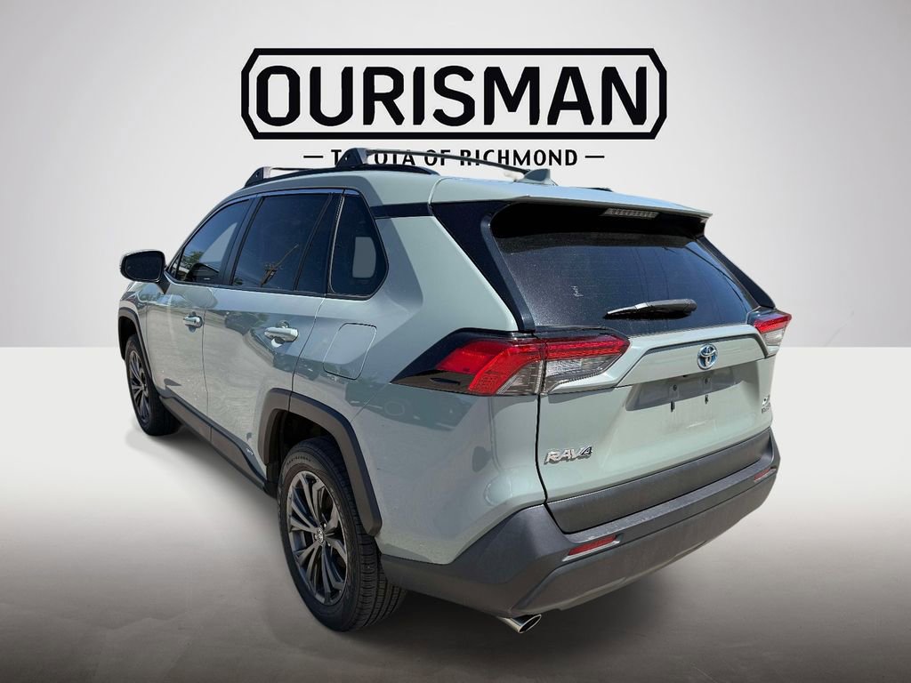 Used 2022 Toyota RAV4 XLE Premium AWD/4WD image 7