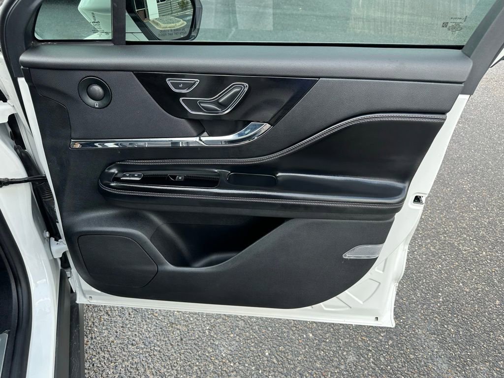 Used 2022 Lincoln Corsair Reserve w/ Luxury Package FWD image 20