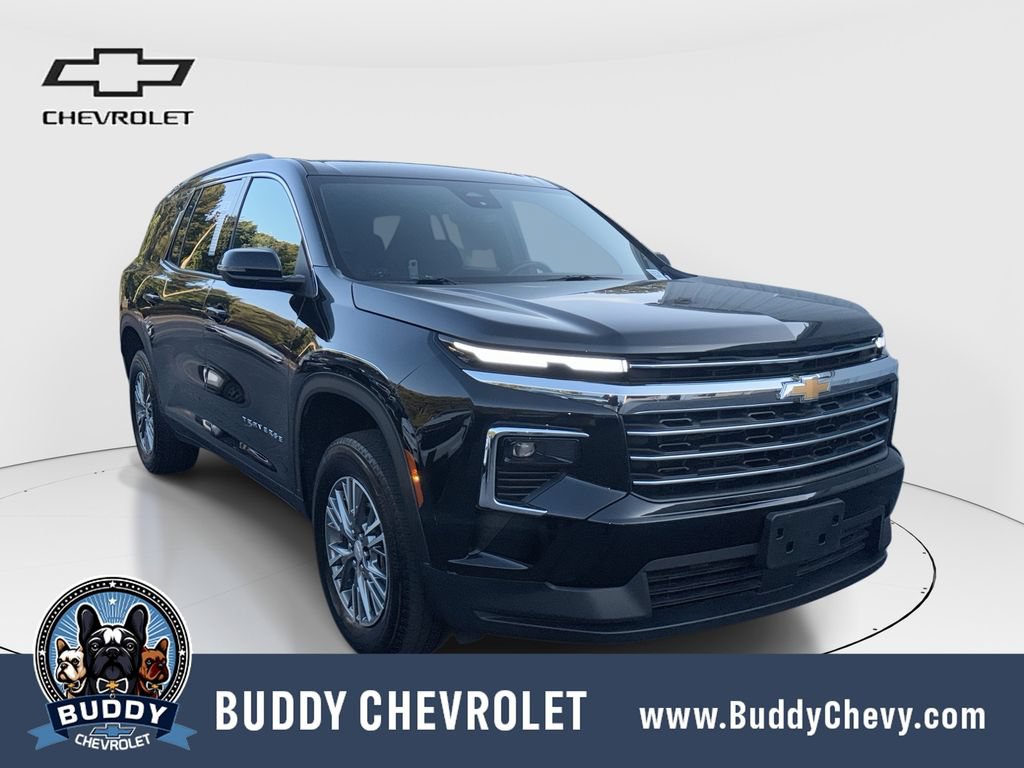 Used 2025 Chevrolet Traverse LT