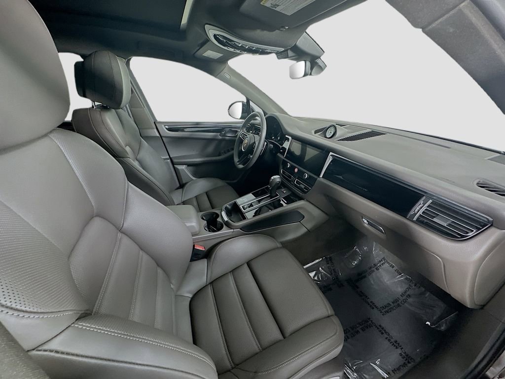 New 2026 Porsche Macan Turbo AWD/4WD image 29