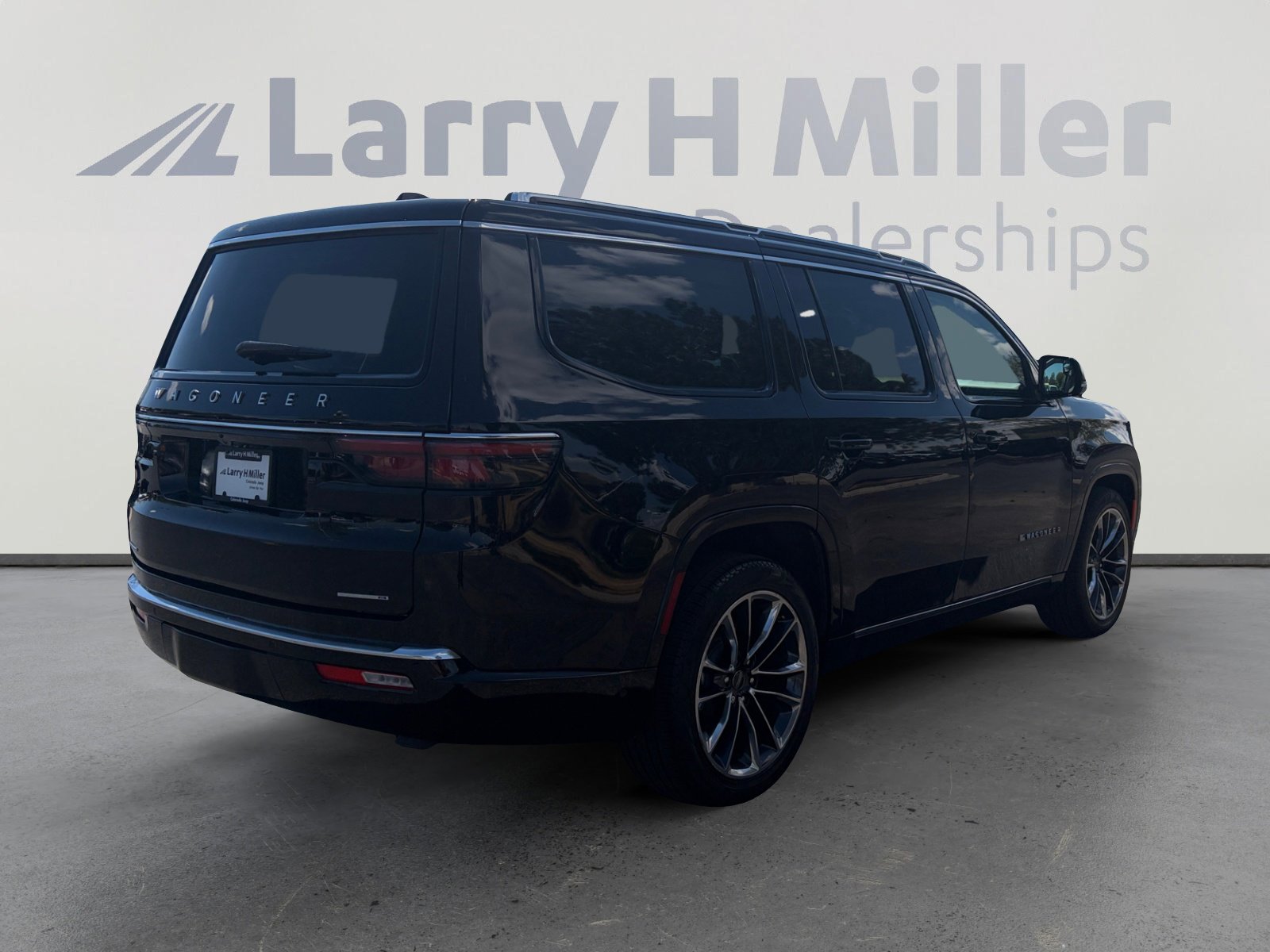 Used 2023 Jeep Wagoneer Series III w/ Premium Group I AWD/4WD image 5