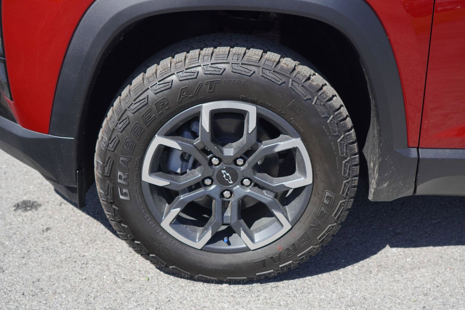 New 2026 Chevrolet Equinox ACTIV w/ Convenience Package III AWD/4WD image 10