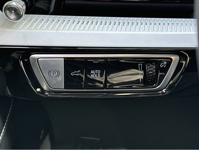 New 2026 Cadillac Optiq Luxury 1 image 25