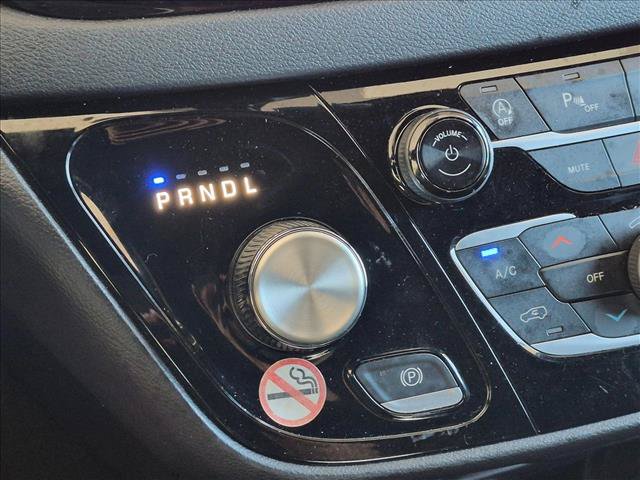 Used 2025 Chrysler Pacifica Select FWD image 10