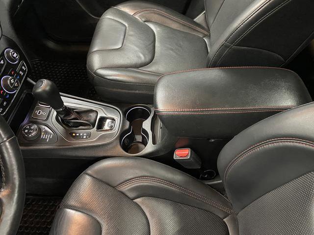 Used 2019 Jeep Cherokee Trailhawk image 22