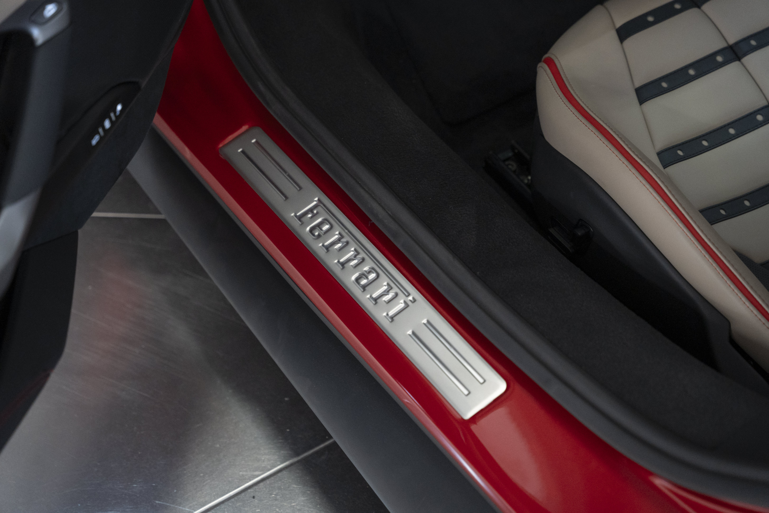 Used 2025 Ferrari 296 GTS RWD image 25
