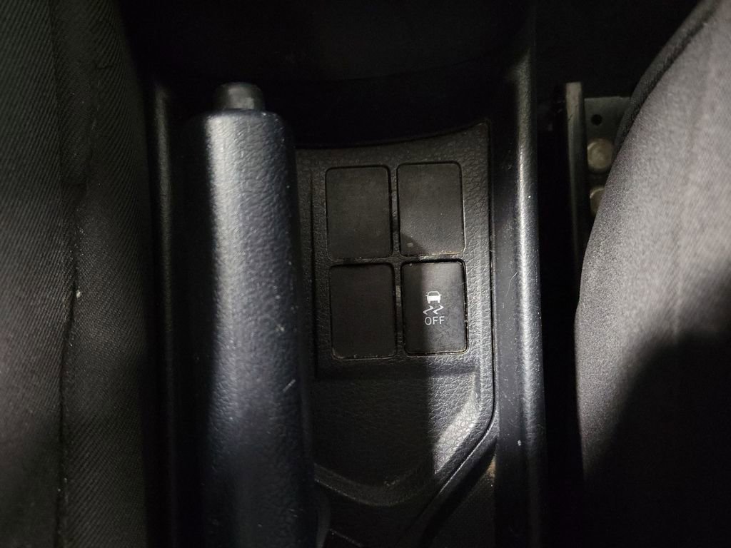 Used 2016 Toyota Yaris L image 15