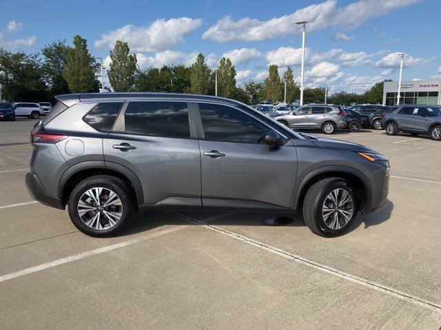 Used 2022 Nissan Rogue SV image 5