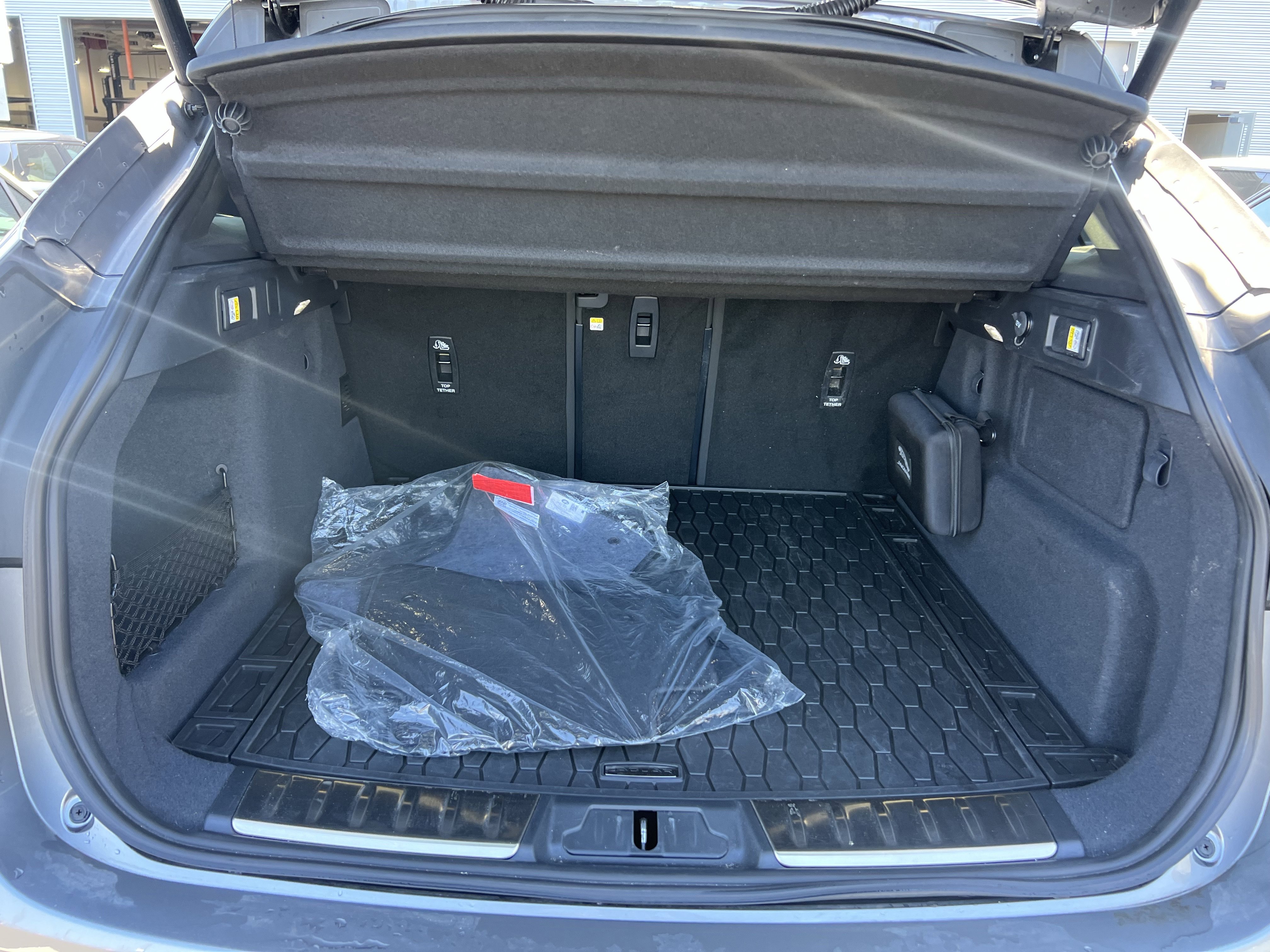 Certified 2025 Jaguar F-PACE R-Dynamic S image 32