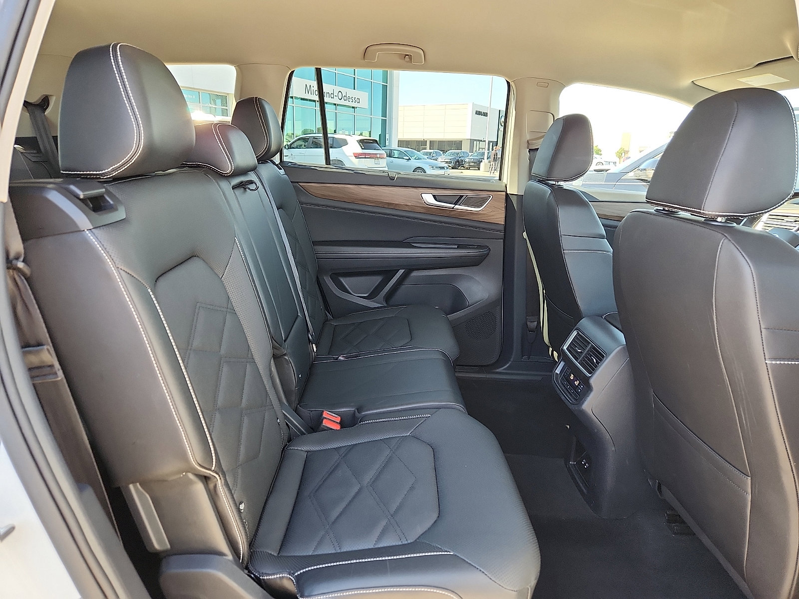 Used 2025 Volkswagen Atlas SE image 14