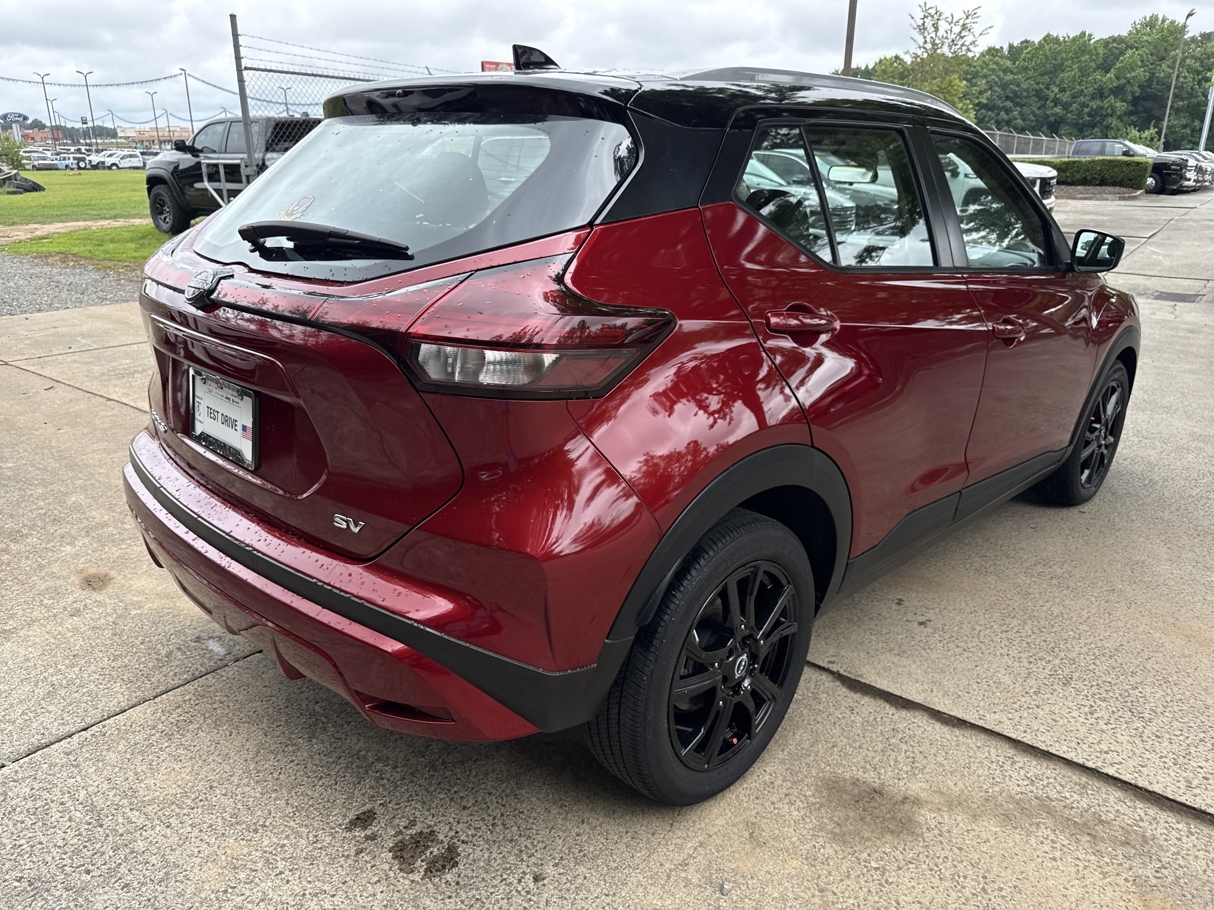 Used 2023 Nissan Kicks SV FWD image 7