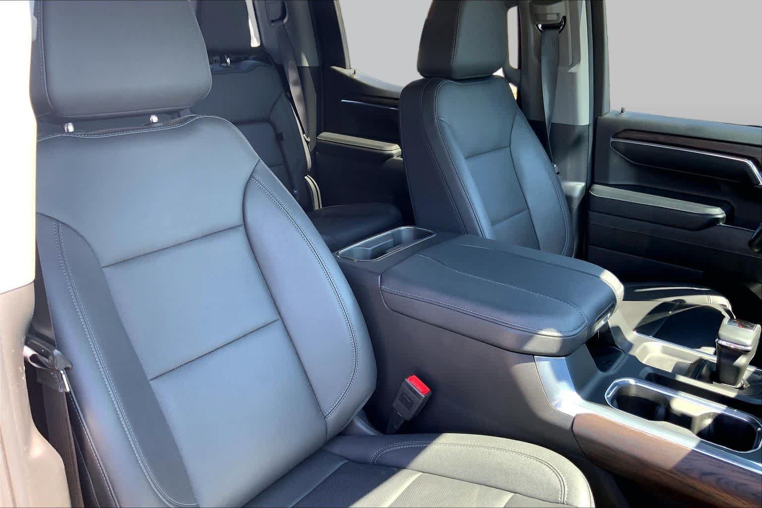 Used 2024 GMC Sierra 1500 SLT AWD/4WD image 9