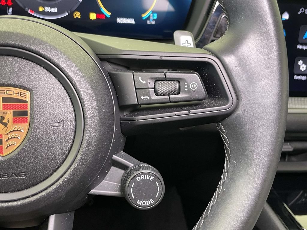 Certified 2025 Porsche Cayenne AWD/4WD image 39