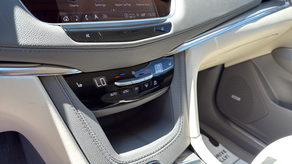 Certified 2024 Cadillac XT5 Premium Luxury w/ Technology Package AWD/4WD image 37