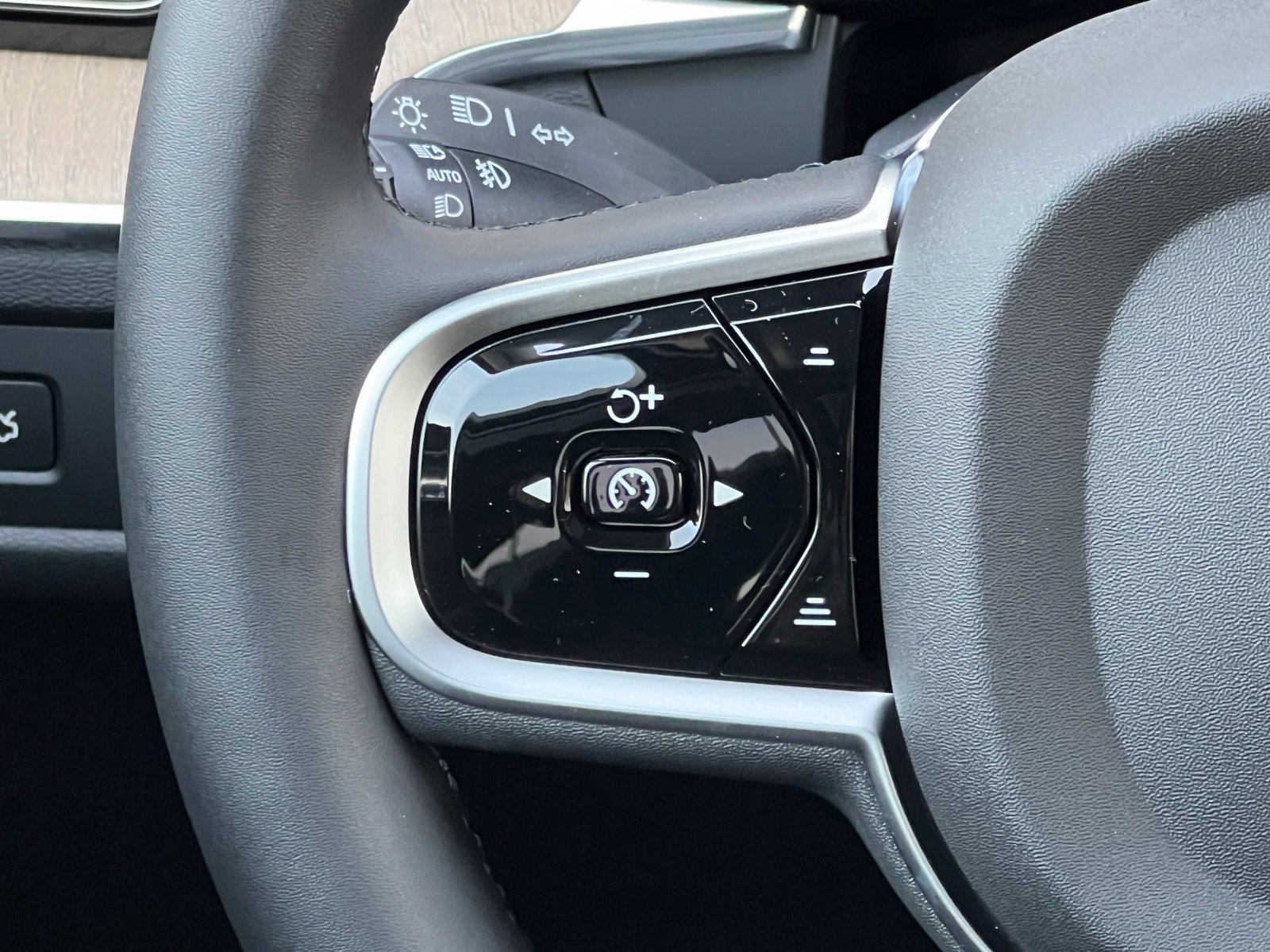 New 2026 Volvo XC60 B5 Plus w/ Climate Package AWD/4WD image 28