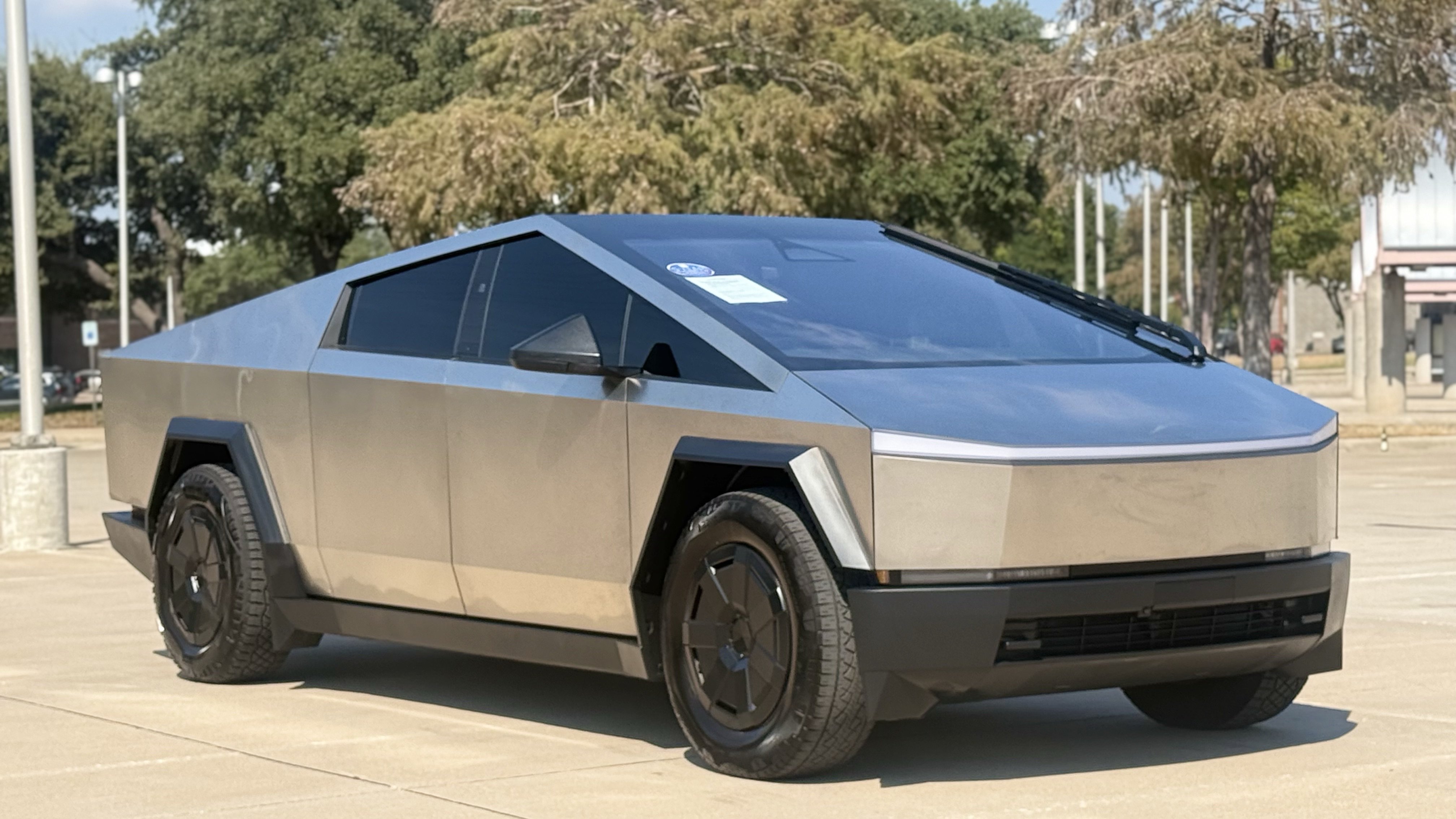 Used 2025 Tesla Cybertruck AWD Crew Cab image 2