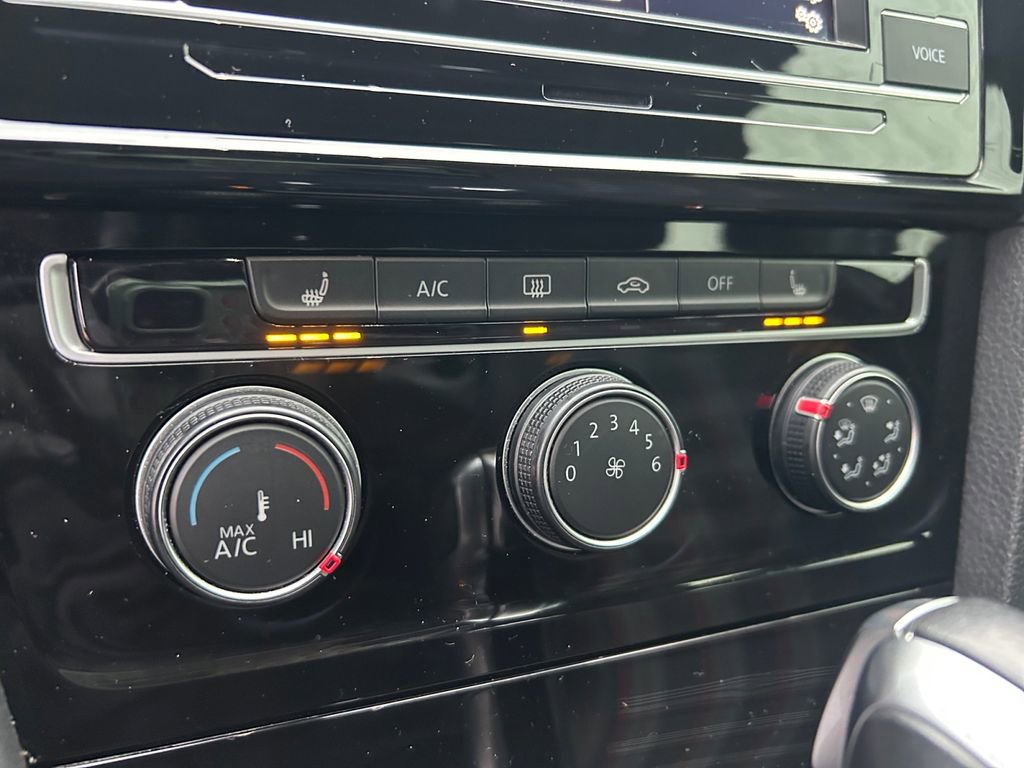 Used 2020 Volkswagen Golf 4-Door image 36