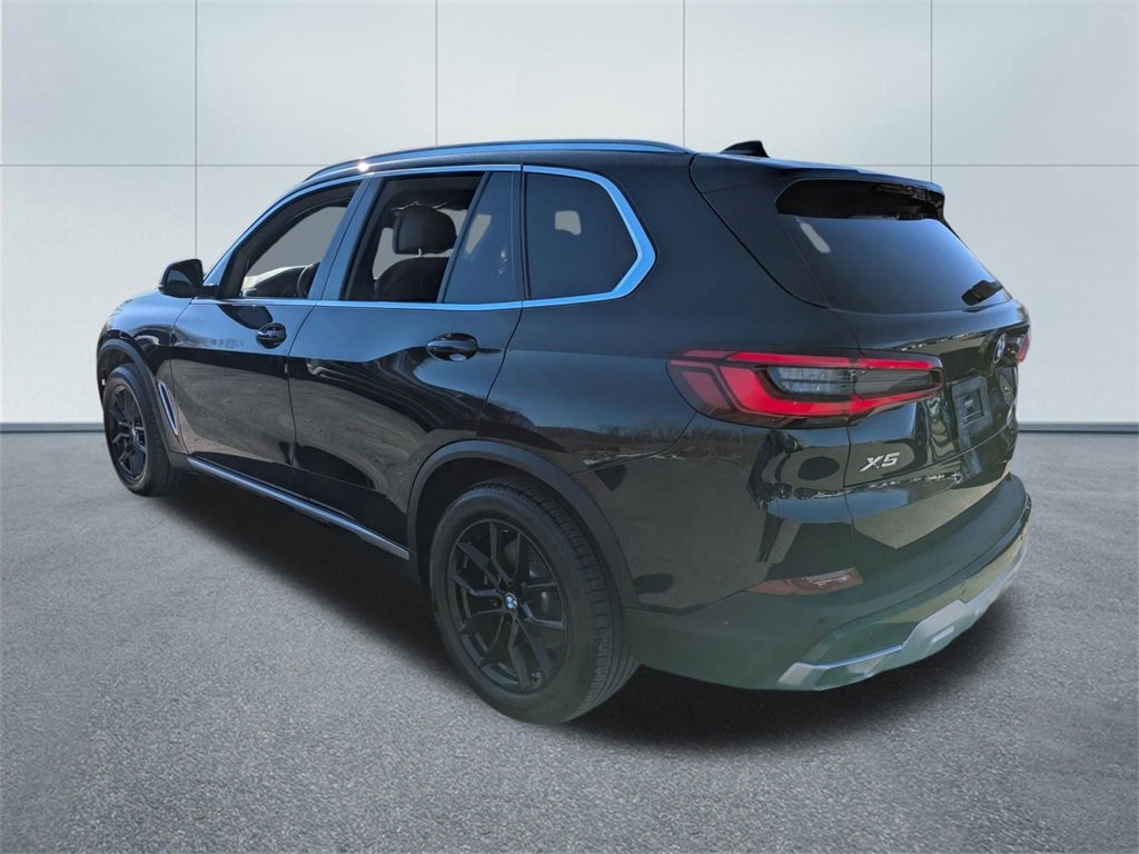 Used 2025 BMW X5 xDrive50e image 5