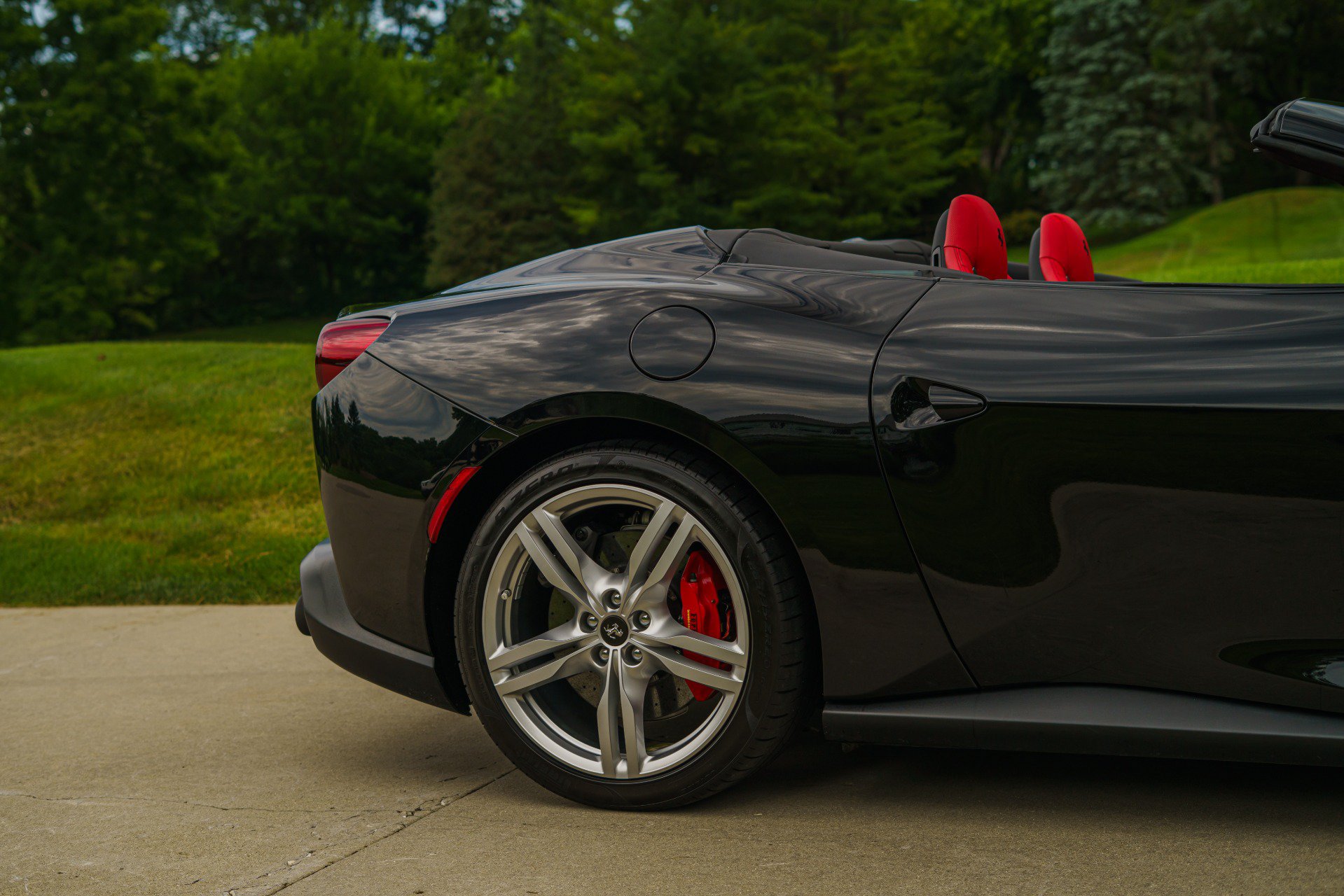 Used 2019 Ferrari Portofino RWD image 18