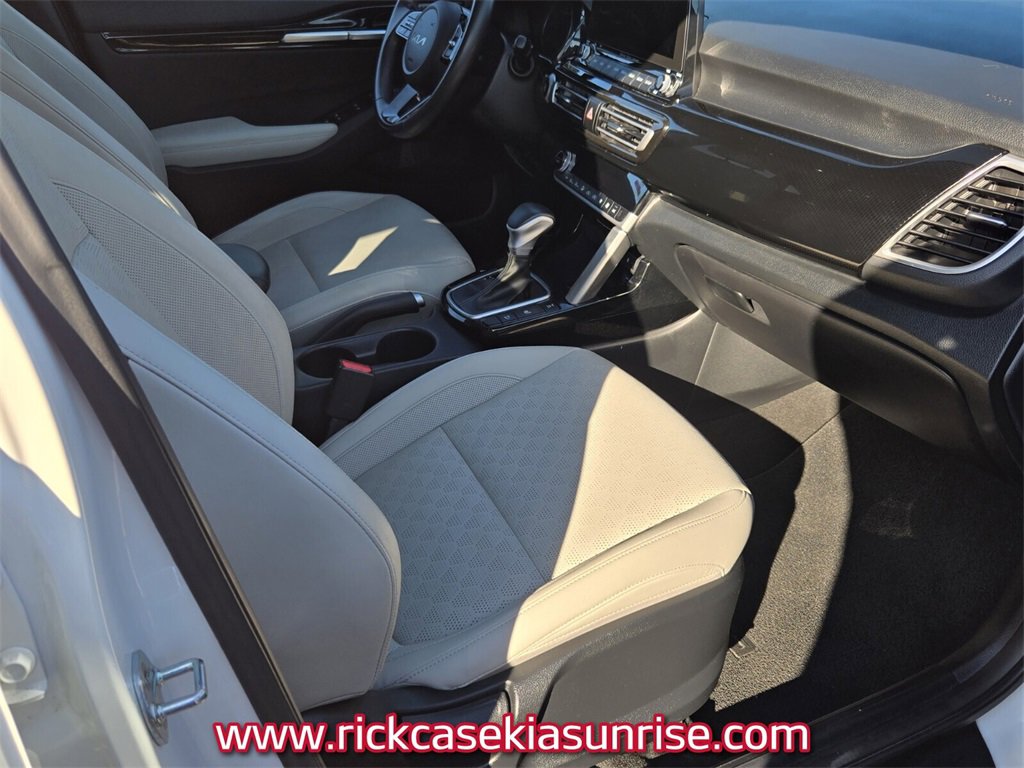 Used 2022 Kia Seltos EX image 11
