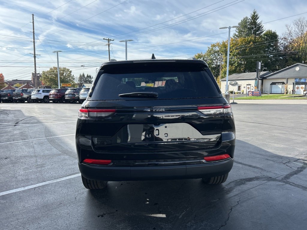 New 2025 Jeep Grand Cherokee image 4