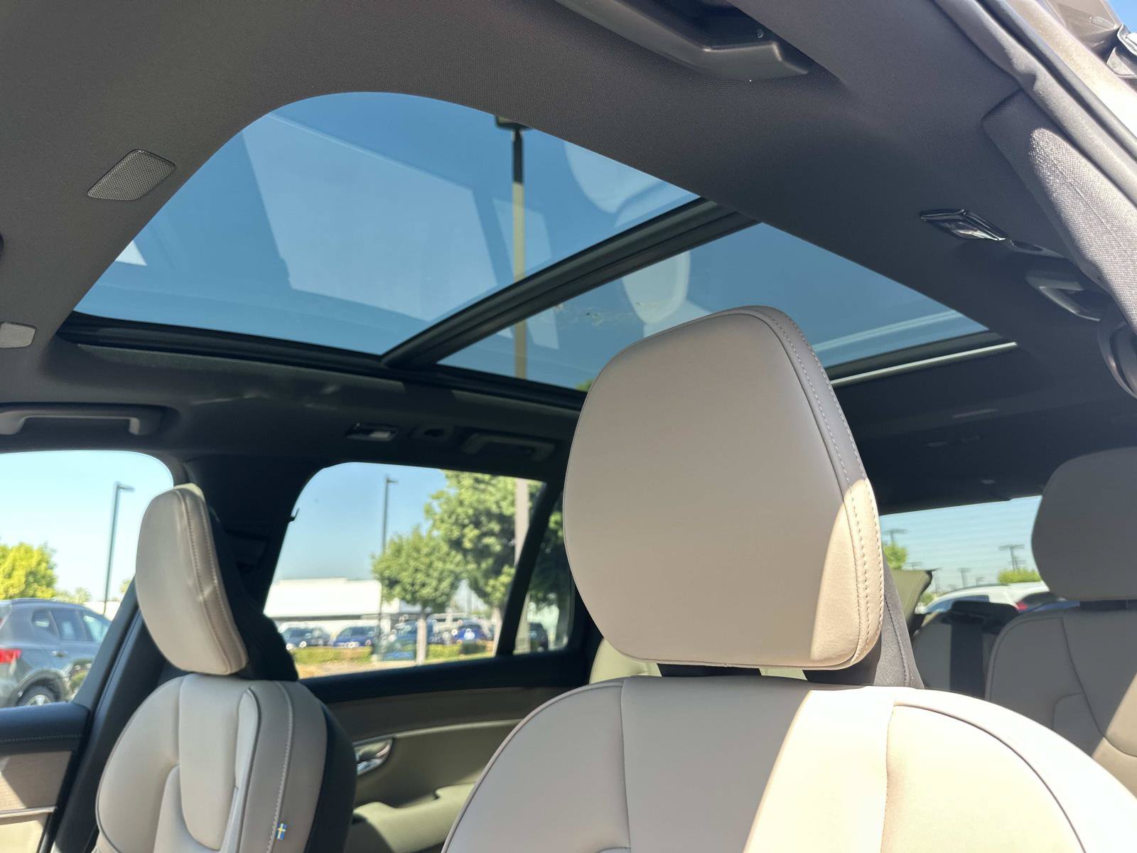 New 2026 Volvo XC90 T8 Plus w/ Protection Package Premier AWD/4WD image 25