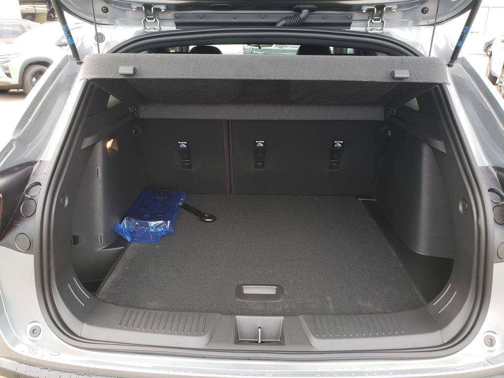 New 2026 Chevrolet Trax RS w/ Sunroof Package FWD image 10
