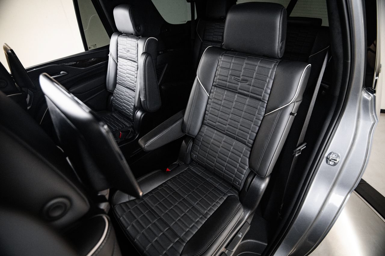 Used 2024 Cadillac Escalade Sport Platinum w/ LPO, ONYX Package AWD/4WD image 24