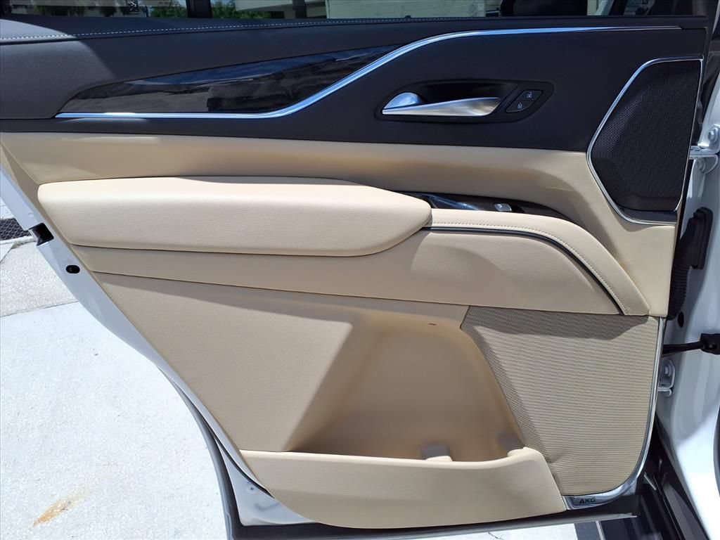 Used 2024 Cadillac Escalade Premium Luxury AWD/4WD image 19