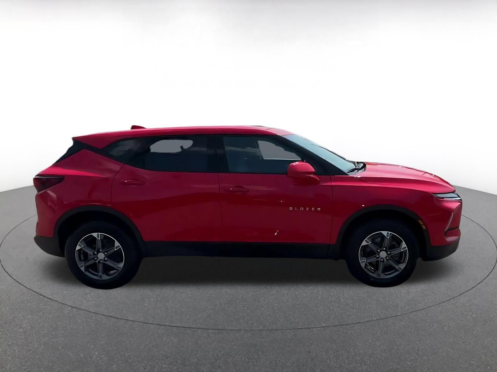 Used 2025 Chevrolet Blazer LT FWD image 16