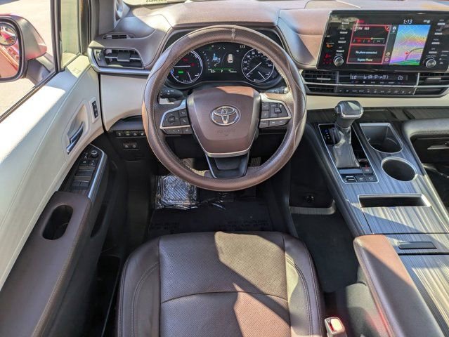 Used 2021 Toyota Sienna Platinum image 29